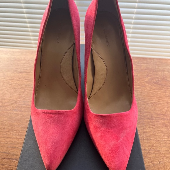 Sea-coral (pink/red) Banana Republic pointed toe pump! - Picture 6 of 7